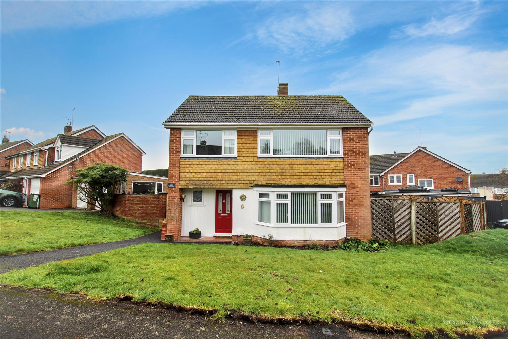 3 bed property in Foxcombe Drive, Reading